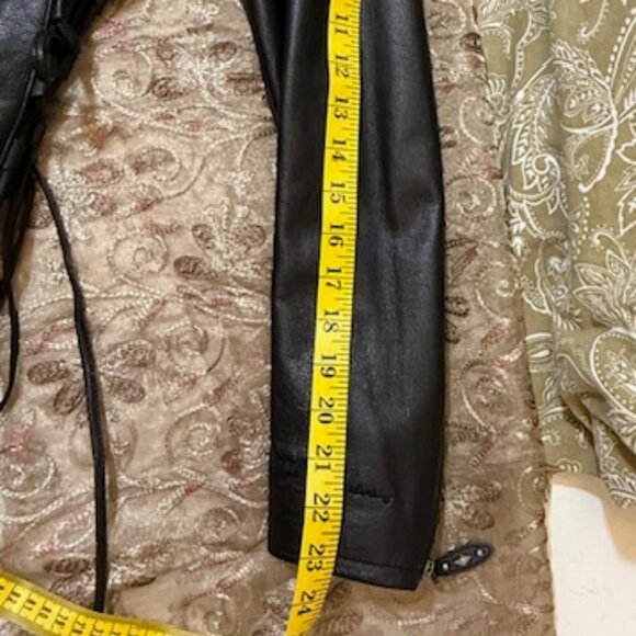 Med Harley Davidson Women's Lightweight Leather Coat w/lace up sides and back - Picture 9 of 16